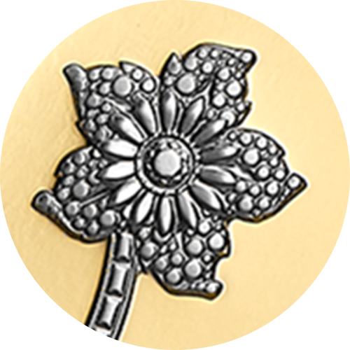 크라운 주얼 시리즈: 윌리엄슨 다이아몬드 브로치 – 핑크 투어말린과 다이아몬드가 장식된 순금 동전